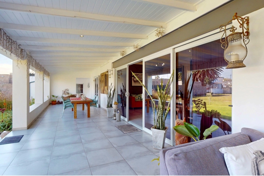 4 Bedroom Property for Sale in Middedorp Western Cape